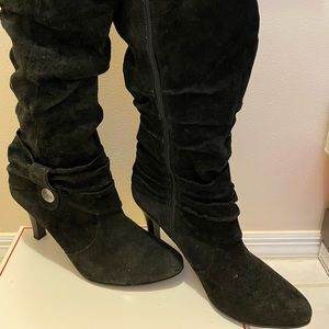 Blake Scott Logan Suede boots in Black.